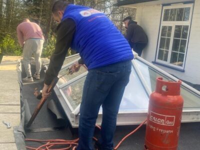 Roofing skylight service